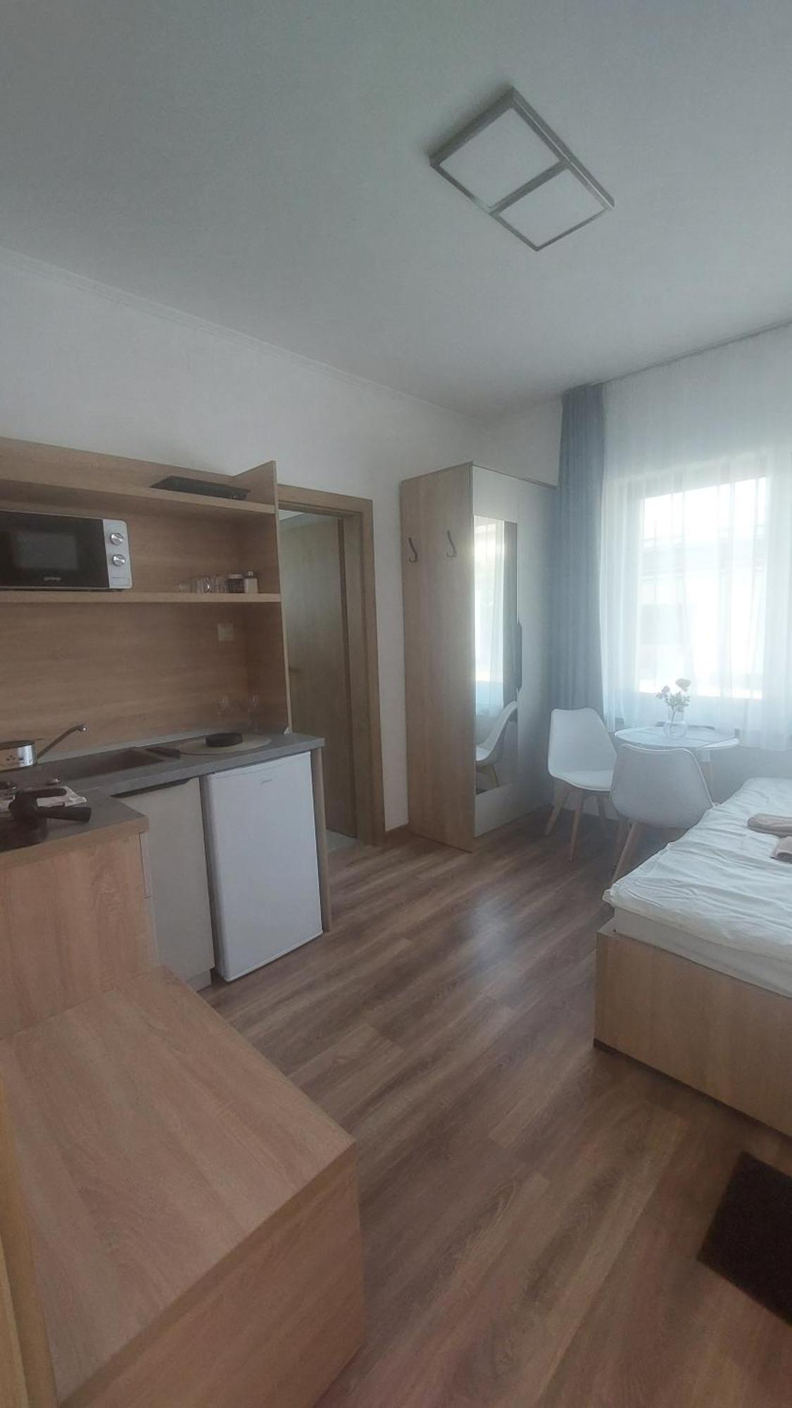 Csaladi Kikoeto Apartman Gyula Exterior photo
