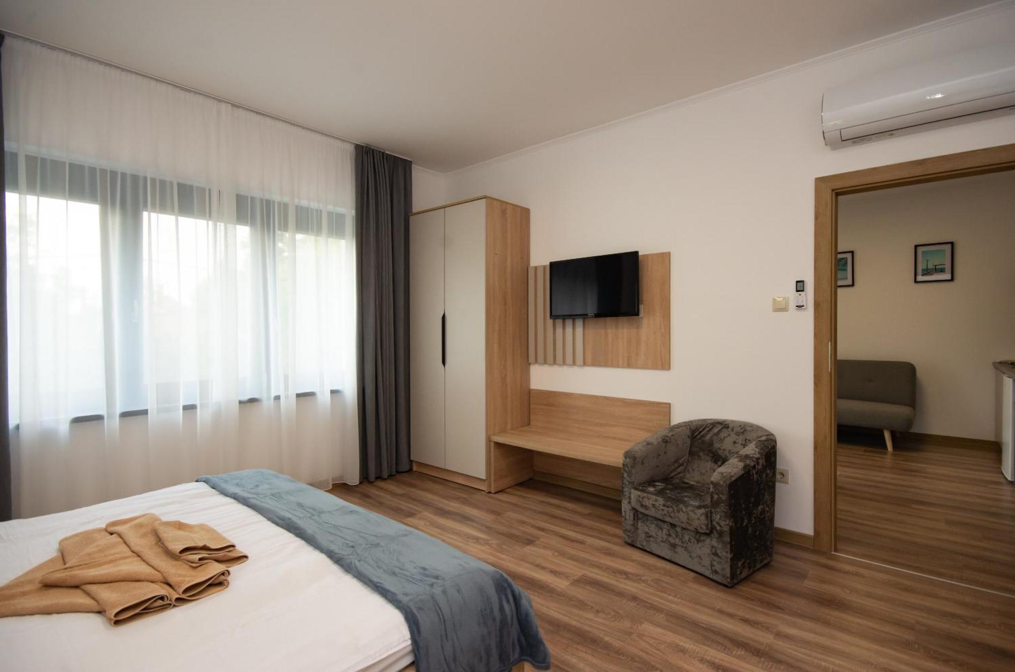 Csaladi Kikoeto Apartman Gyula Exterior photo