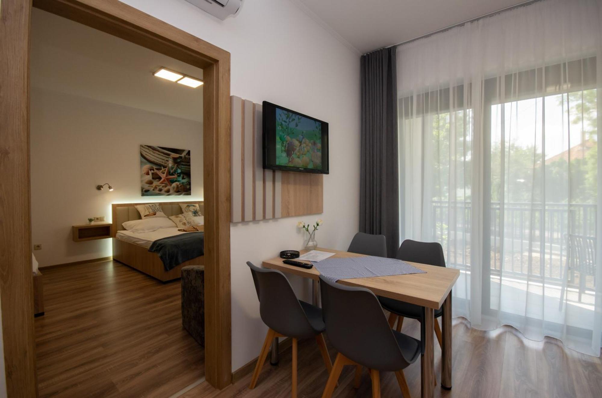 Csaladi Kikoeto Apartman Gyula Exterior photo