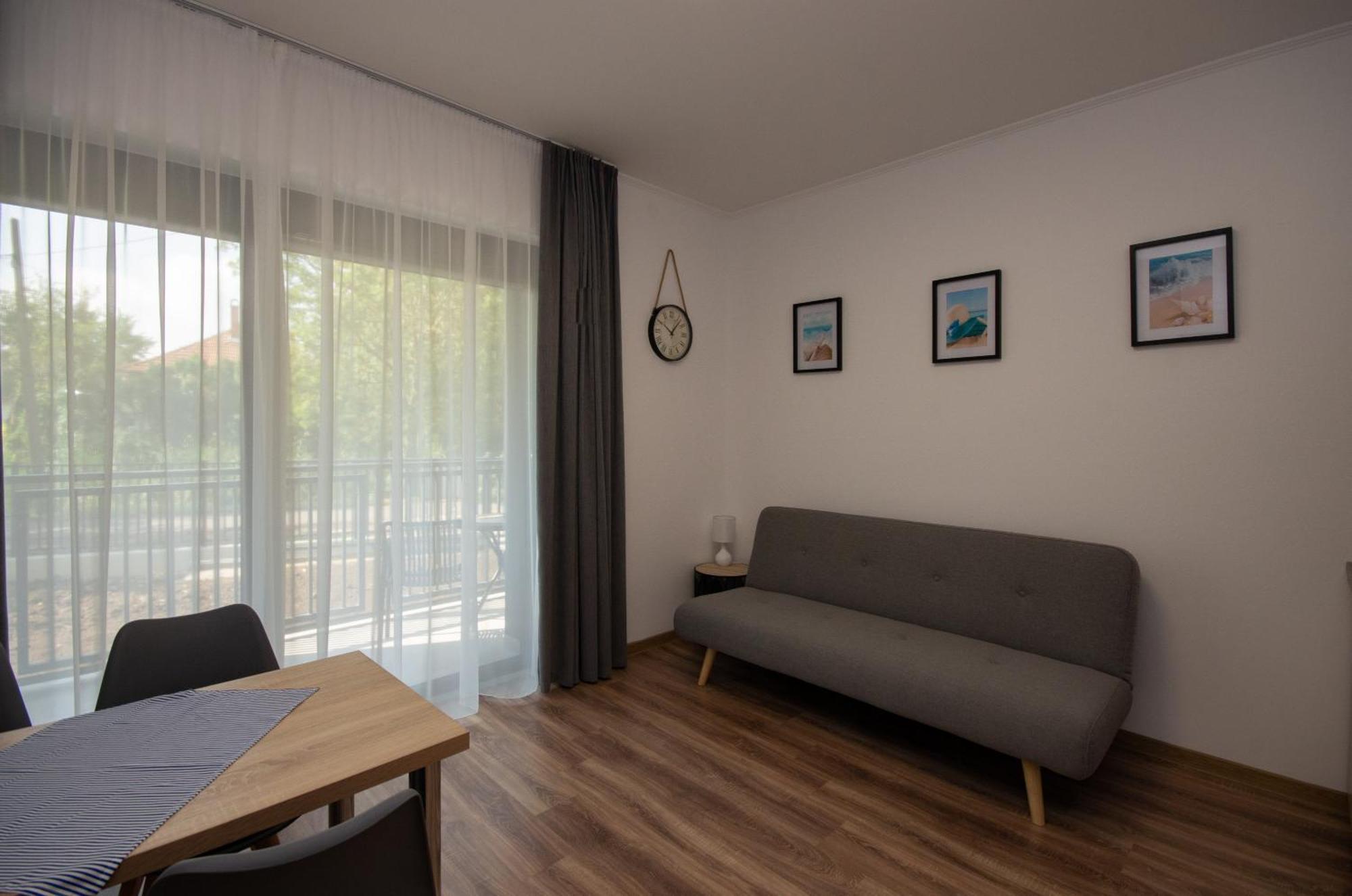 Csaladi Kikoeto Apartman Gyula Exterior photo