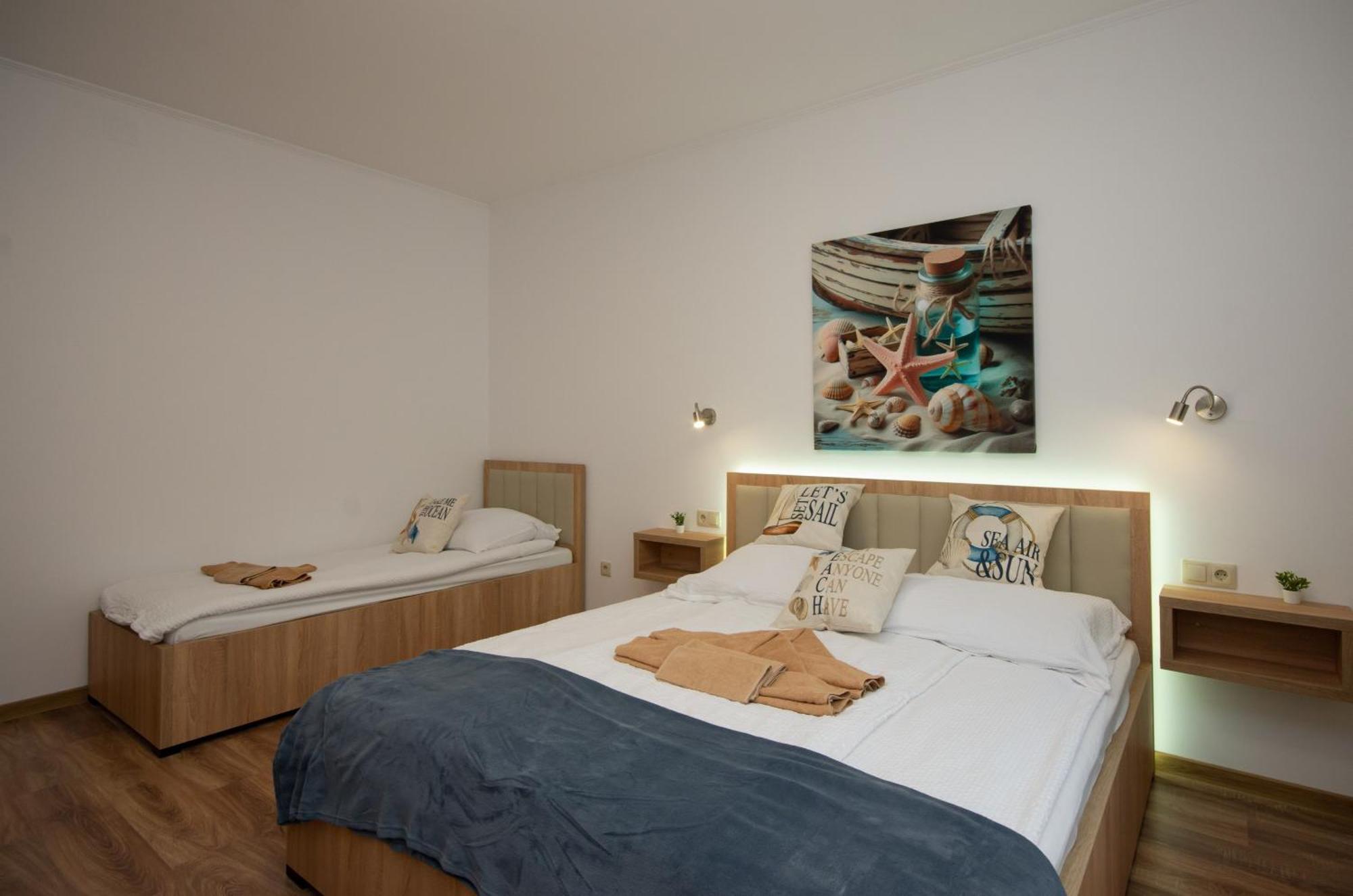 Csaladi Kikoeto Apartman Gyula Exterior photo